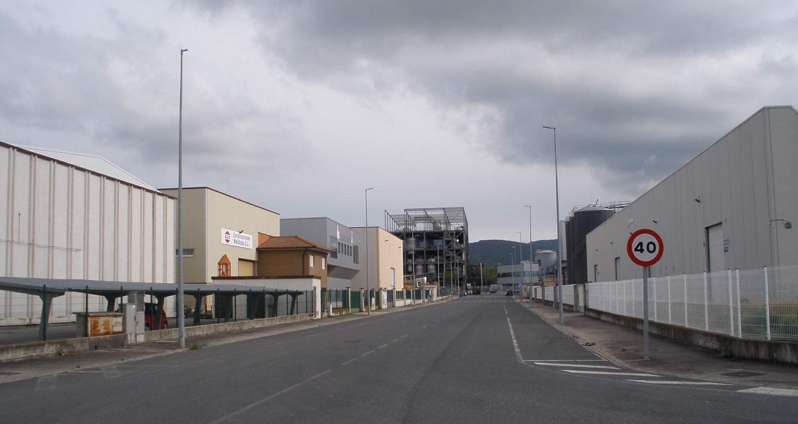 Naves de un polígono industrial